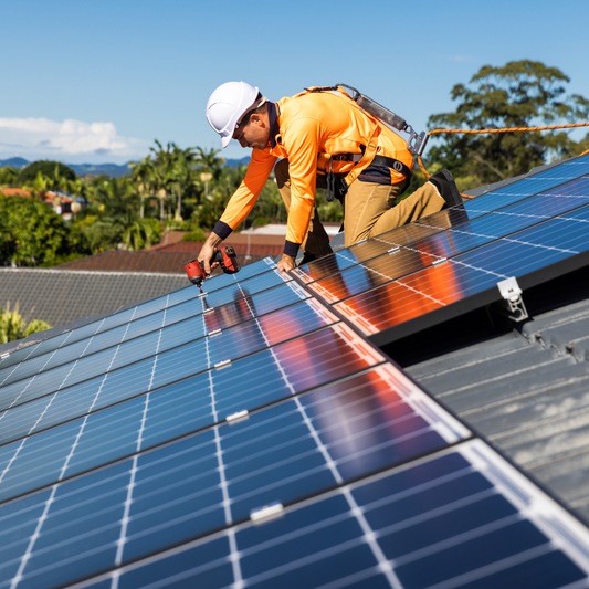 Vouchere RePowerEU: 25.000 RON/panouri solare + stocare