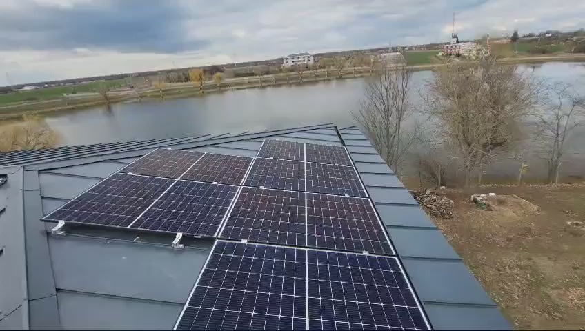 Încarcă clipul video: 